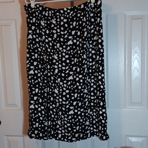 NWOT Shein Curve Black and White Dot Front Slit Skirt - 2XL